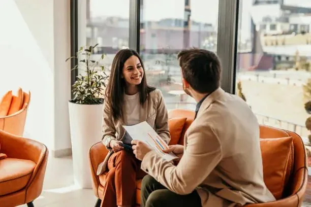 Property adviser in consultation